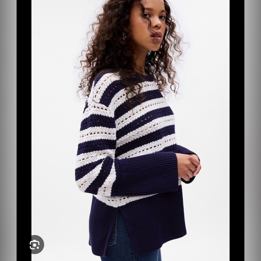 Gap split hem crochet sweater